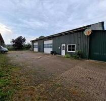 Gewerbeobjekt 2 Hallen mit Büro Wohnung inkl 6 carportstellpl. - Müssen