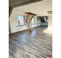 Schöne helle Dachgeschosswohnung mit 5 Zimmern - Oelsnitz (Erzgebirge)