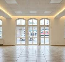 Modernes Raumwunder: Lichtdurchflutete 105 m² Laden- oder Bürofläche im EG direkt am Bahnhof - Strausberg