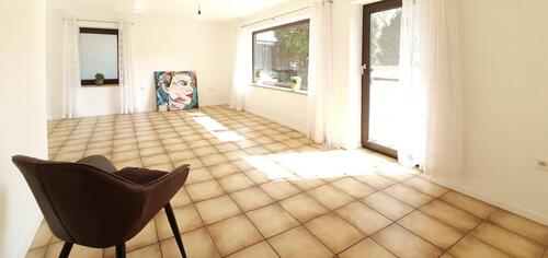 Foto - Erdgeschosswohnung + Gartenanteil + Fußbodenheizung + Sackgasse