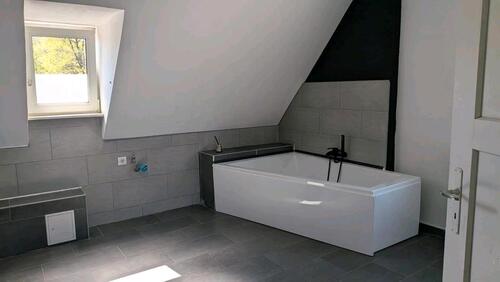 Foto - Geräumige Wohnung 100m2 mit Dachboden 70m2 zu vermieten