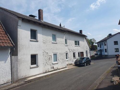 Foto - 8 Zimmer Mehrfamilienhaus, Wohnhaus in Herbstein