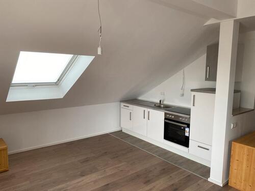 Foto - Helle Dachgeschosswohnung mit Einbauküche und modernem Bad