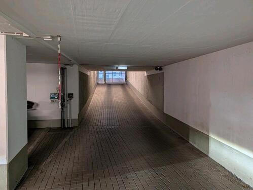 Foto - heller Tiefgaragenstellplatz direkt am Eingang Maxfeld Stadtpark