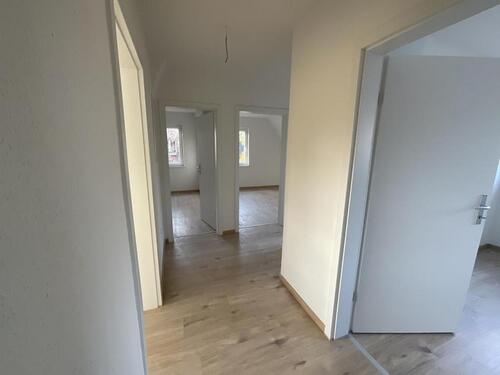 Foto - Frisch sanierte 3-Zimmer-Wohnung im Dachgeschoss mit Wanne in Wilhelmshaven City