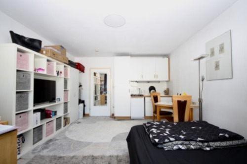Foto - Vermietung:1-Zimmer Apartment (möbliert) im 8. OG mit Balkon