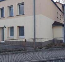 Preiswerte und gepflegte 3,5-Zimmer-Etagenwohnung mit Einbauküche - Gröditz