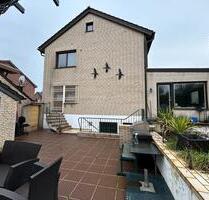 Freistehendes Einfamilienhaus auf großem Grundstück - Bedburg