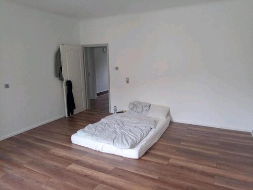 Foto - 3.Zimmer Wohnung Renoviert 75.qm in 5 min zu Fuß bei Bahnhof