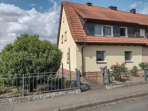 Foto - Haus - Doppelhaushälfte mit Doppel-Garage