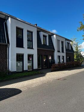 Foto - Moderne 2 Zim.-Wohnung mit EBK, Balkon und Tiefgaragenstellplatz