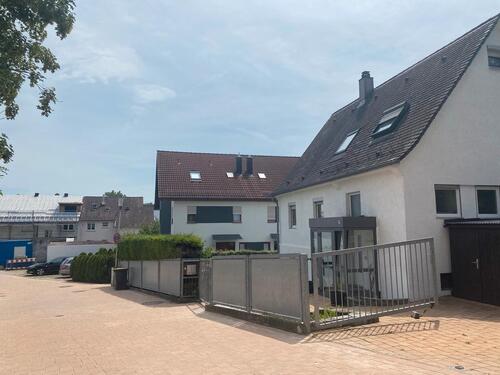 Foto - Freistehendes Einfamilienhaus mit großem Garten