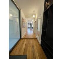 zentrale Dachgeschosswohnung mit Eichendielen, möbliert, ruhig - Halle (Saale)