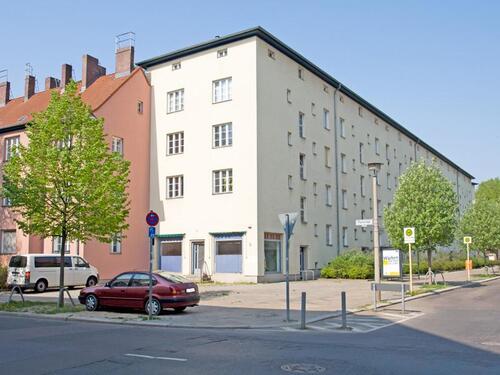 Foto - kleiner Kiezladen in urbaner Umgebung