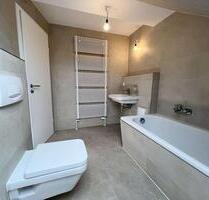 ❄️Neu! Frisch renovierte 2-Raum-Wohnung mit Tageslichtbad, moderne Einbauküche & Aufzug - Leipzig Südost