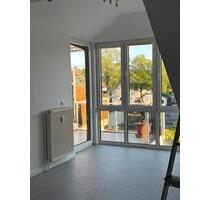 Modernisierte 2-Zimmer Dachgeschosswohnung mit Balkon in Moers-Ut