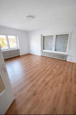 Foto - 2 - 3 ZKB Wohnung mit Terrasse, Garten und Garage