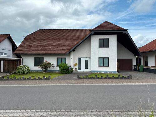 Foto - Provisionsfrei: Großzügiges Einfamilienhaus mit Garten