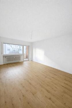 Foto - ERSTBEZUG – hochwertig kernsanierte 2-Zimmer-Wohnung in ruhiger Lage