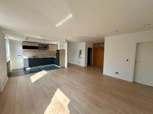 Foto - Frisch kernsanierte 4,5-Zimmer-Wohnung (ca. 88 m²)