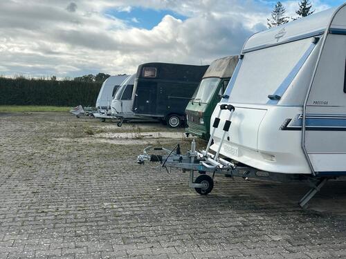 Foto - Wohnwagen Wohnmobil Stellplätze Parkplatz Motorrad Oldtimer
