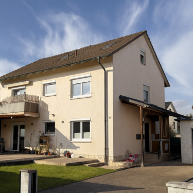 Foto - 4,5-Zimmer Wohnung mit 150 qm Garten