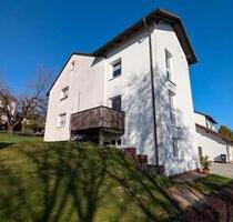 3-Zimmer-Wohnung mit modernem Bad, Garage und Gartenanteil - Rödental