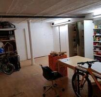 Platz in geteilter Werkstatt. - 160,00 EUR Kaltmiete, in München (PLZ: 80337) Ludwigsvorstadt-Isarvorstadt