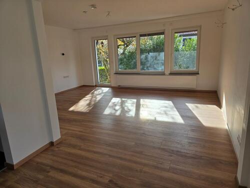 Foto - Freistehendes Einfamilienhaus mit zwei separaten Wohneinheiten –