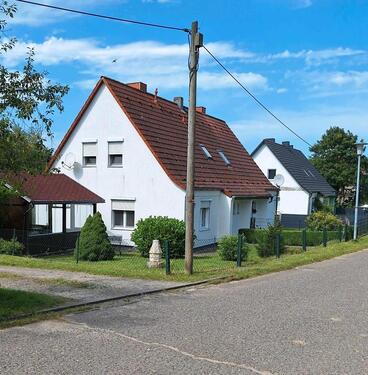 Foto - Doppelhaushälfte mit Waldfläche und Garten