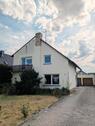 Foto - Zwei- Familienhaus mit Doppelgarage und großem Grundstück.