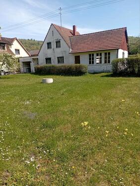 Foto - Sanierungbedürftiges Einfamilienhaus mit grossen Grundstück