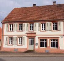 Stilvoller Altbau mit großem Innenhof, Scheune und Stallungen - Zweibrücken