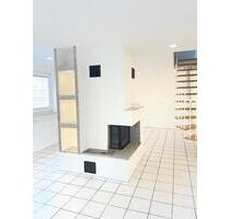 Helle Maisonette-Dachgeschosswohnung mit Balkon & Kamin in Essen-