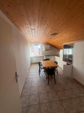 Foto - helle Dachgeschosswohnung mit Einbaumöbeln zu vermieten