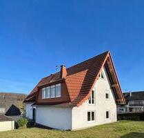 Großzügiges Zweifamilienhaus mit 3 Garagen und Garten - Steinebach/Sieg