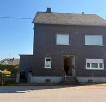 Haus mit großem Garten, Garage und viel Potenzial - Beltheim