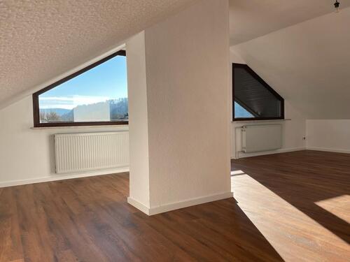 Foto - DG-Wohnung mit Loggia - Erstbezug nach Renovierung