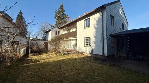 Foto - Großzügige 5-Zimmer-Wohnung im Erdgeschos eines Zweiparteinhauses