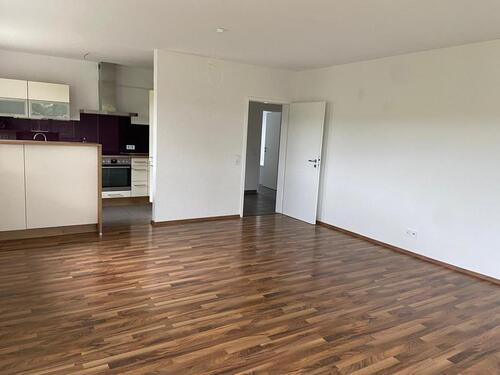Foto - ca.100 qm große EG Wohnung m..überdachter Terrasse +1Stellplatz