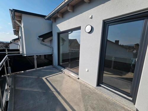 Foto - Attraktive 4-Zimmer-Wohnung im 2. OG mit Balkon und Stellplatz