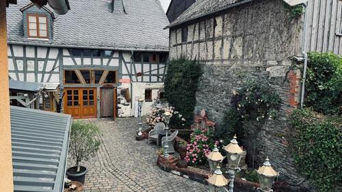 Foto - 13 Zimmer Bauernhaus, Landhaus zum Kaufen in Hahn