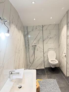 Foto - Moderne 2-Zimmer Dachgeschosswohnung (ca. 60 m²) – komplett sanie