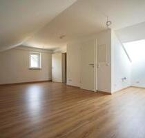 Wohnung DG 2 Zimmer, frisch renoviert sofort frei mit EBK - Schwandorf