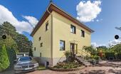 Foto - Einfamilienhaus mit lukrativ vermieteter Einliegerwohnung & Pool