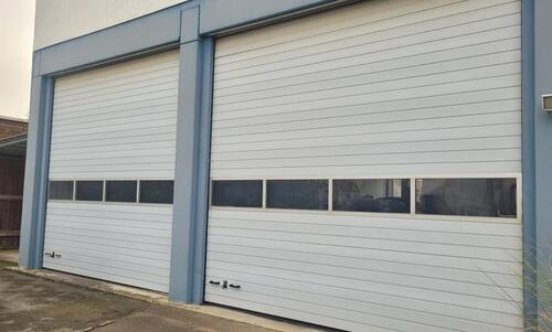 Foto - Sicherer Hallenstellplatz – Für Wohnmobile mit BootAnhänger