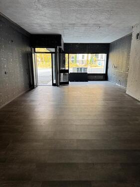 Foto - Zur Vermietung steht Ein großes Ladenlokal