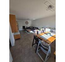 Sonnige 3,5-Zimmer Wohnung mit Balkon und Tiefgarage in Wernau - Wernau (Neckar)