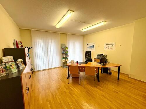 Foto - 3ZKB-Whg. in der Stadtmitte - 500,00&nbsp;EUR Kaltmiete, ca.&nbsp; 85,00&nbsp;m&sup2;