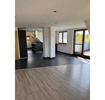 3 - Zimmer Wohnung mit ausgebautem Dachboden und Balkon - Zell Unter Aichelberg